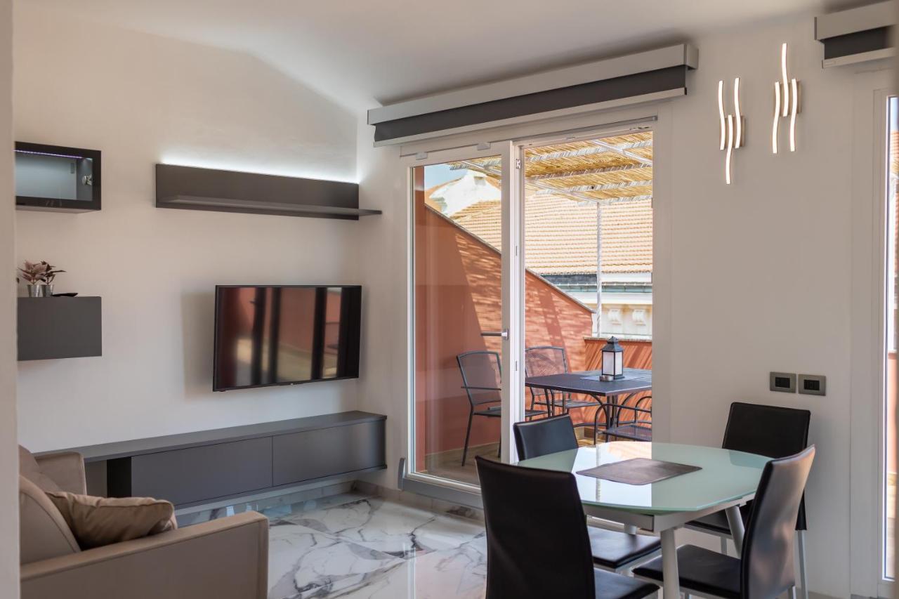 Casa Vacanza " La Rosa " Imperia Liguria Екстер'єр фото